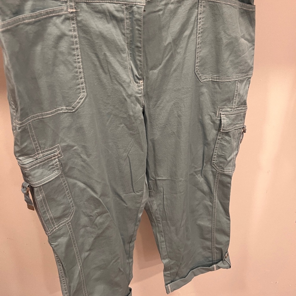 #210 Cato cargo pants NWT size 16 midrise crop stretch waist